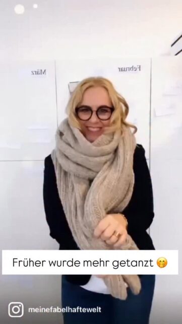 Früher wurde vielleicht mehr getanzt… aber gestrickt wird heute auch! Und zwar mit grosser Leidenschaft und Liebe zum Hobby! Und deshalb starte ich jetzt langsam in ein neues Kapitel. SCHÖN MUSS NICHT SCHWIERIG SEIN…. bleibt!! Die Freude auch! 

#stricken #egostrikk #knittinglove #schönmussnichtschwierigsein #ariashawl