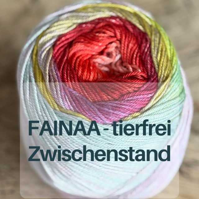 Das #fainaatuch zieht wilde Kreise und da ist der Ruf nach einer tierfreien Variante eigentlich vollkommen klar. Deshalb teste ich gerade eine Möglichkeit… und ganz ehrlich? Es fällt mir nicht leicht, denn ich bin sowas von verliebt in tierische Fasern. Aber ich bleibe dran und bin wirklich sehr gespannt auf das Ergebnis! Wie stehst Du dazu? Freu mich auf Deine Meinung!!!!

#schönmussnichtschwierigsein #häkeln #grannysquare #häkelliebe